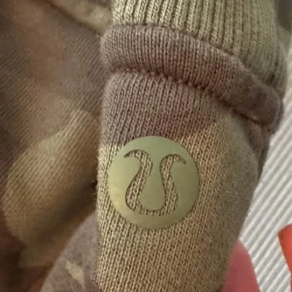 Lululemon Scuba Crew sweatshirt Green Camo size 4 - Picture 5 of 5
